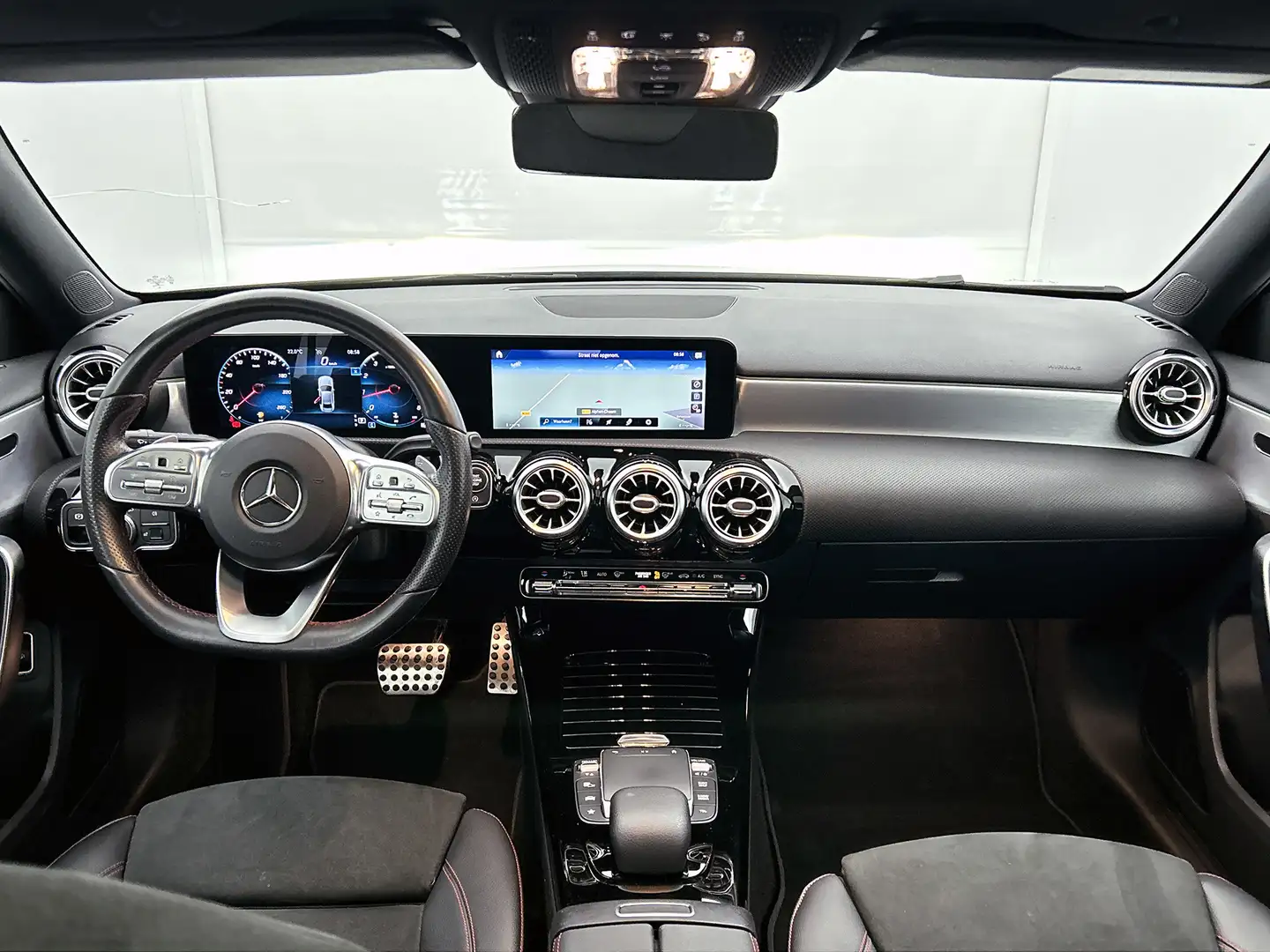 Mercedes-Benz A 180 AMG Night Upgrade Automaat (PANORAMADAK, SFEERVERL Grijs - 2