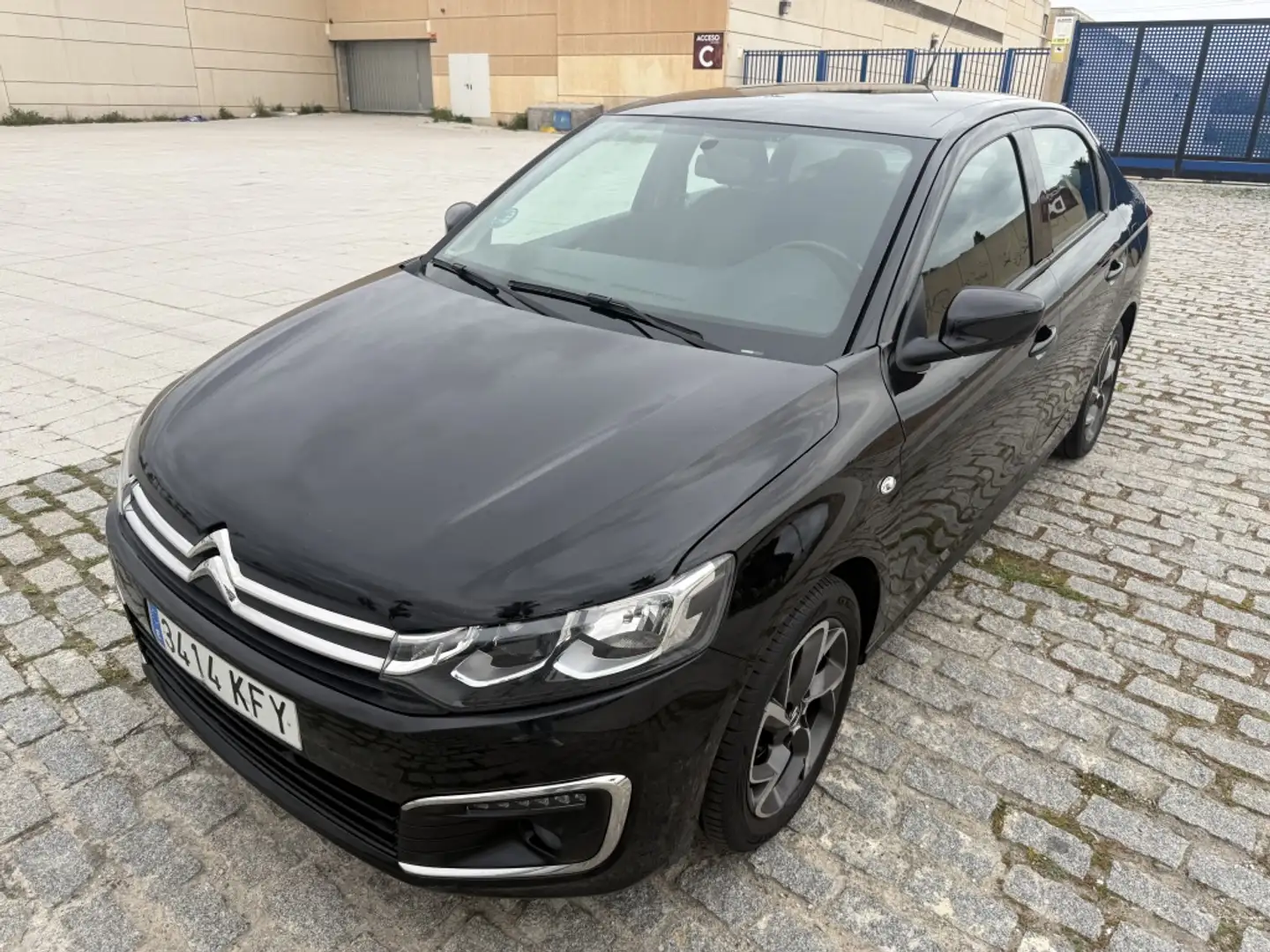 Citroen C-Elysée 1.6BlueHDi Shine 100 Schwarz - 1