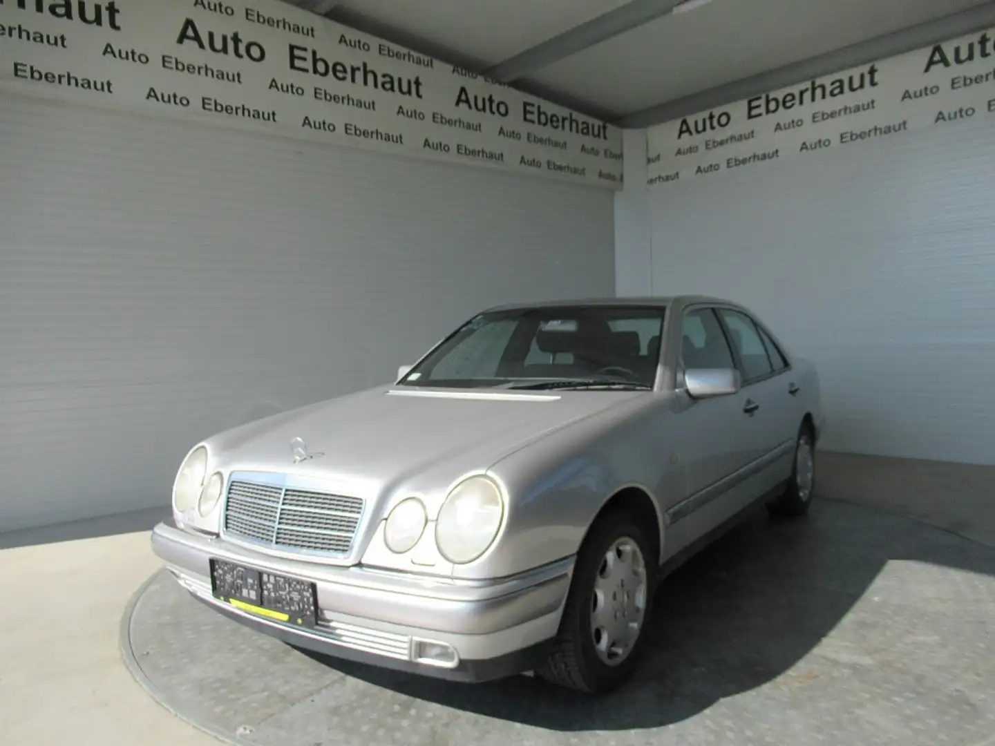 Mercedes-Benz E 280 Elegance 4MATIC Aut. Plateado - 1