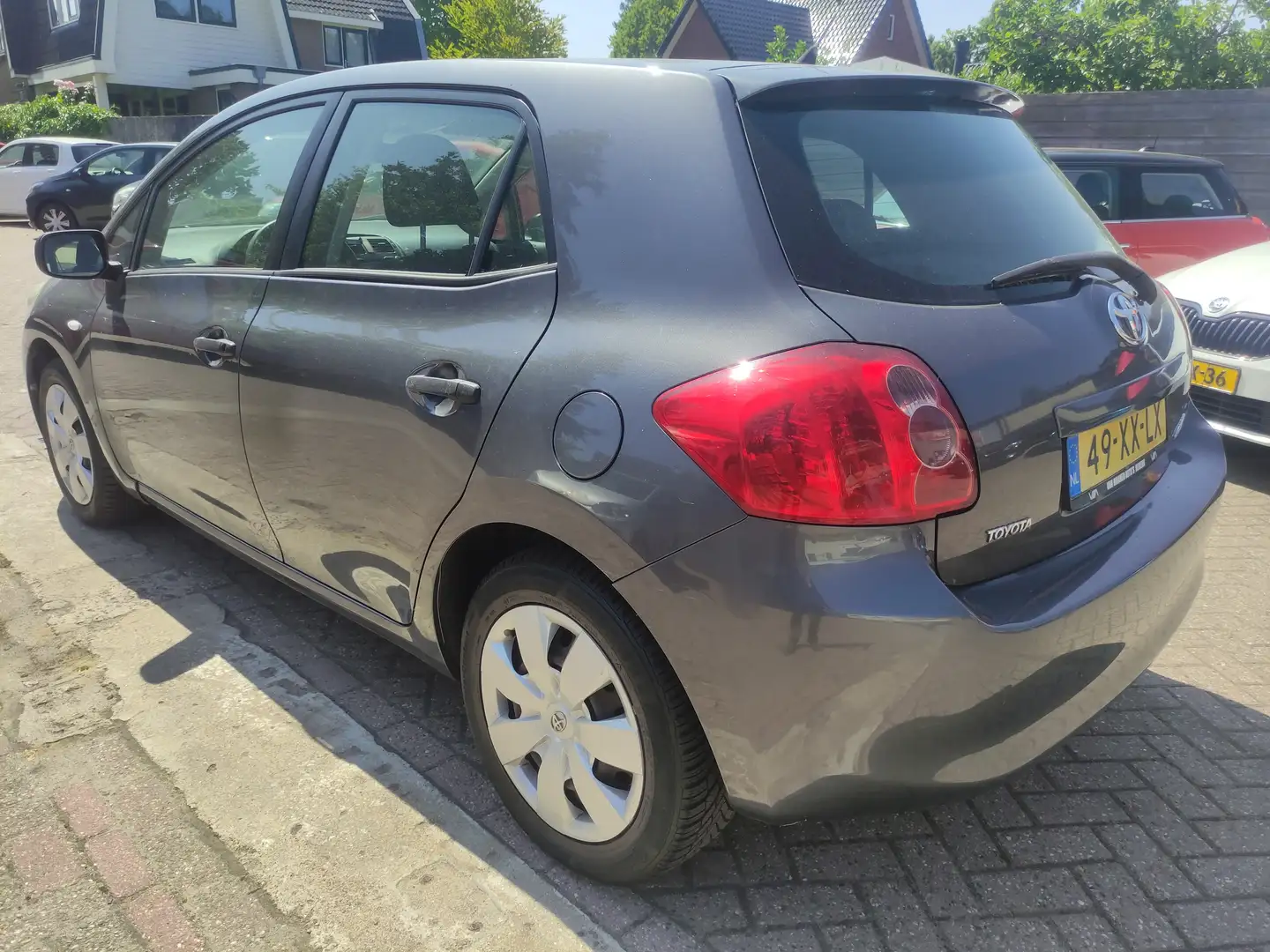 Toyota Auris 1.4 16v VVT-i Terra Gris - 2