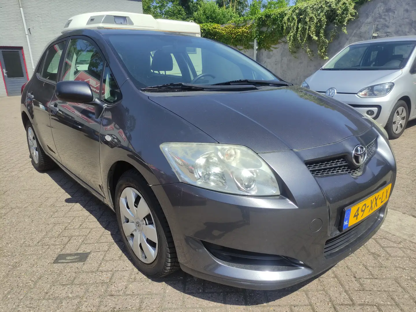 Toyota Auris 1.4 16v VVT-i Terra Gris - 1
