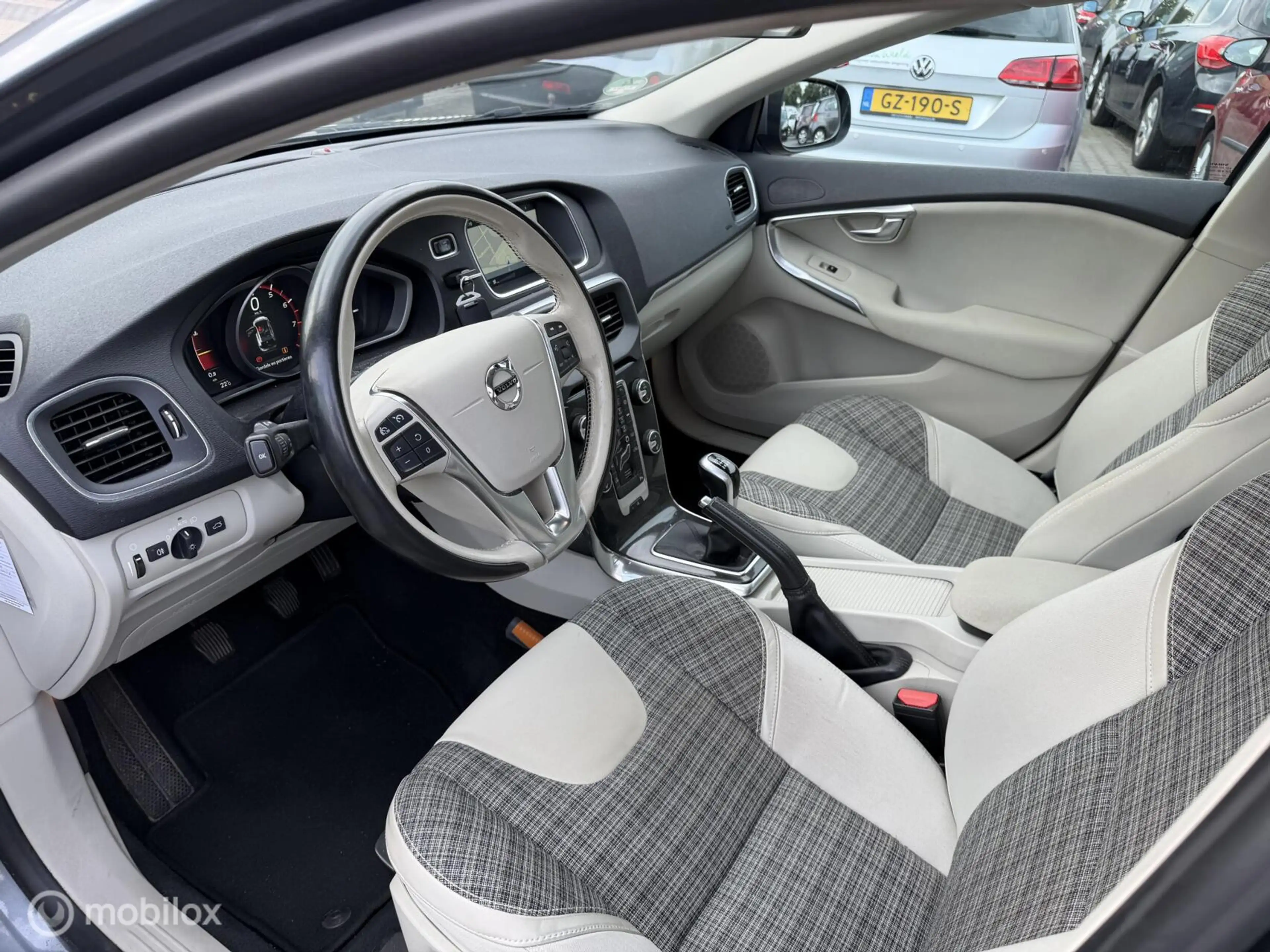 Volvo V40 2.0 T2 Nordic+ — photo 8