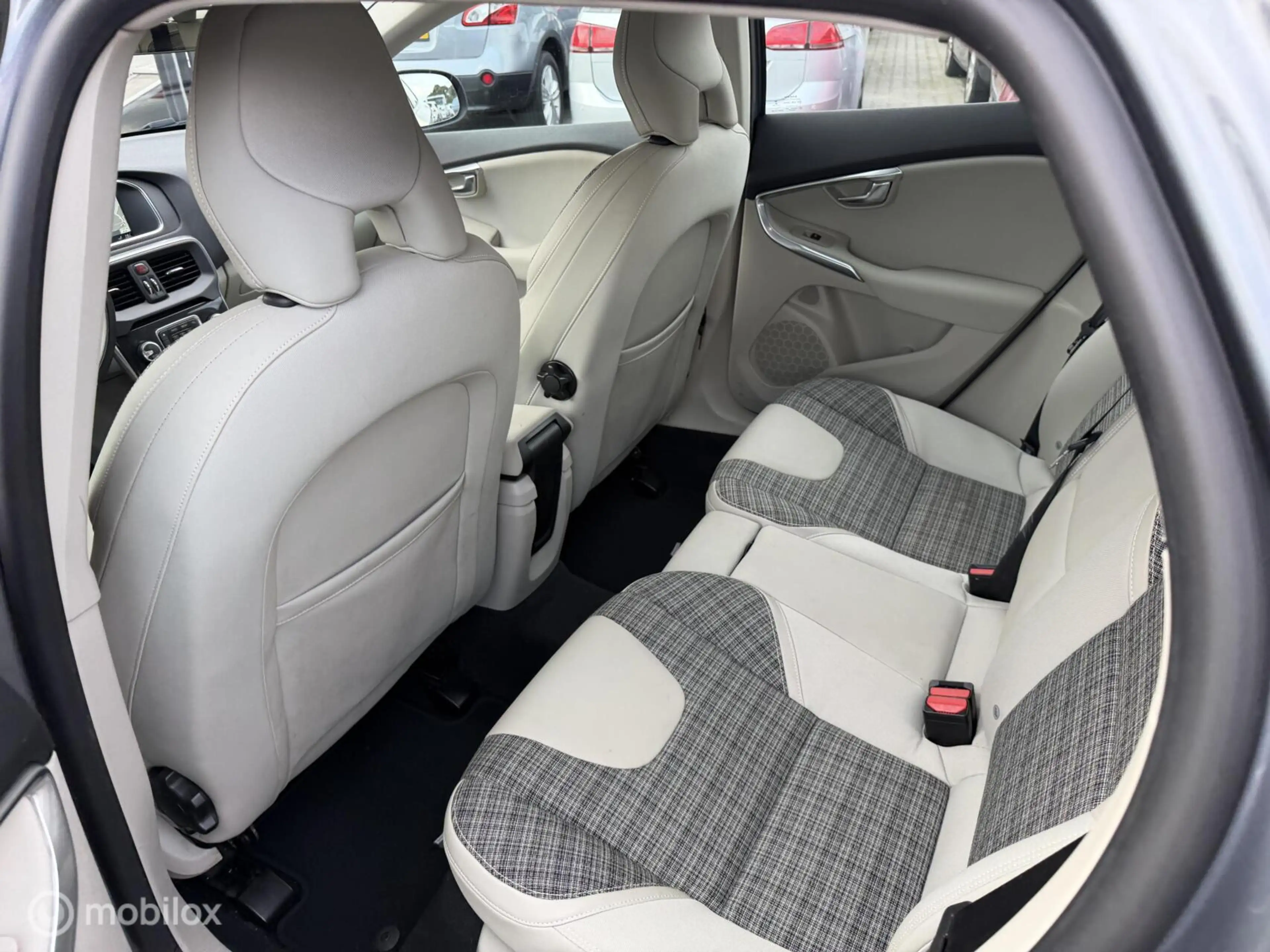 Volvo V40 2.0 T2 Nordic+ — photo 7