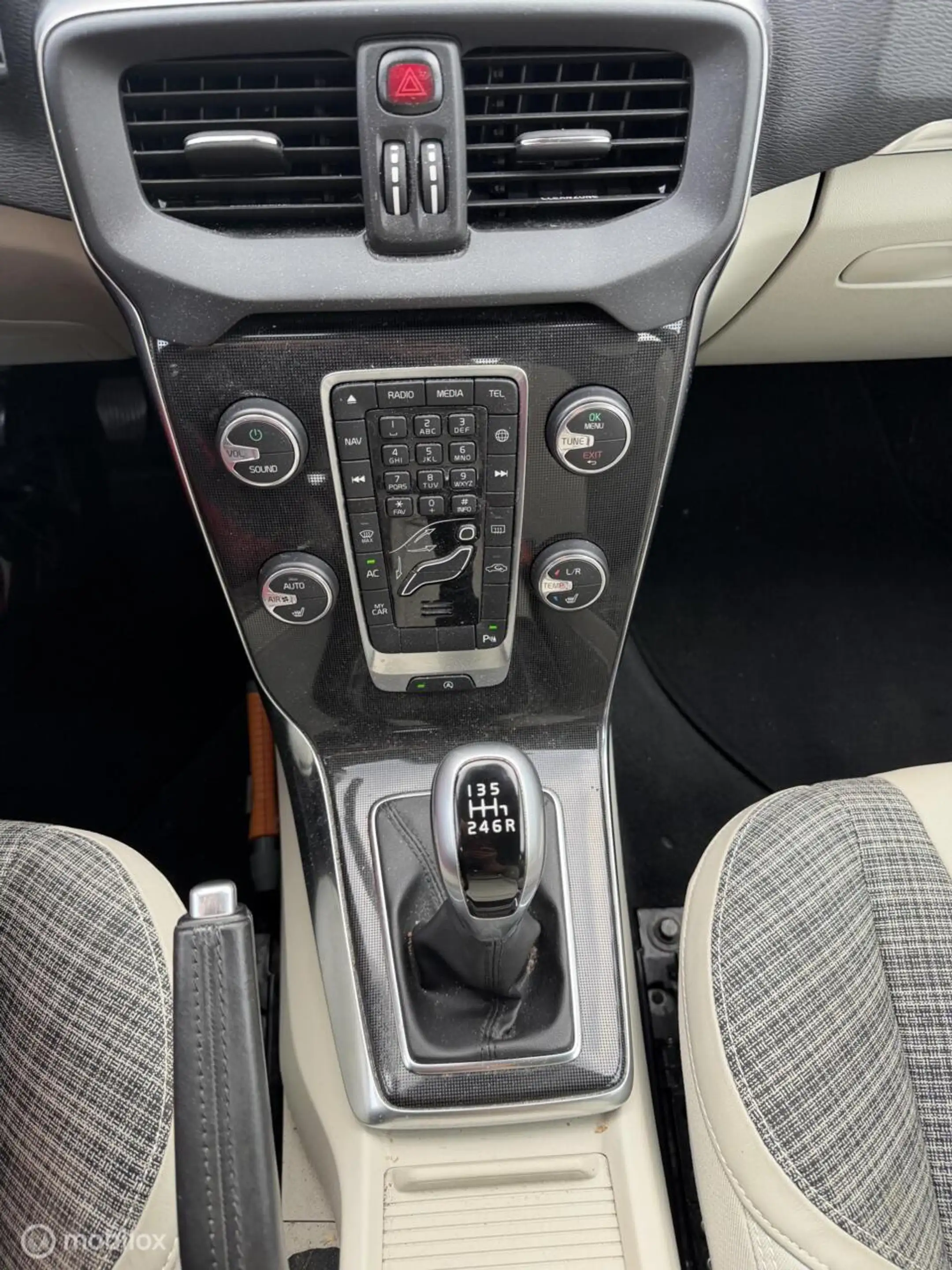 Volvo V40 2.0 T2 Nordic+ — photo 9