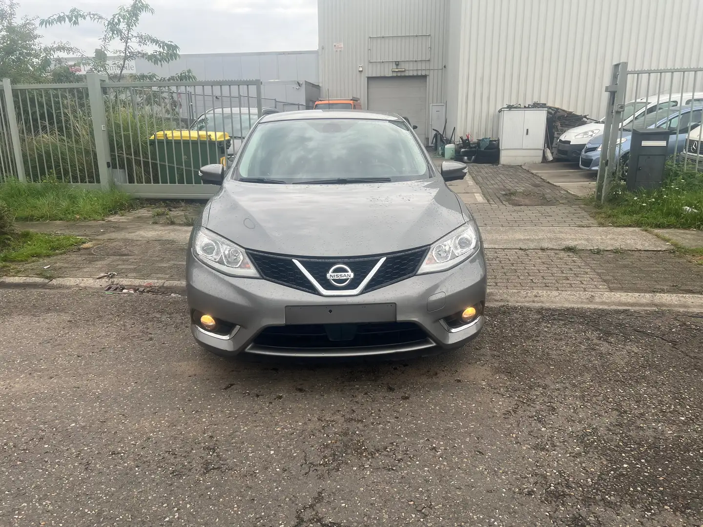 Nissan Pulsar Gris - 2