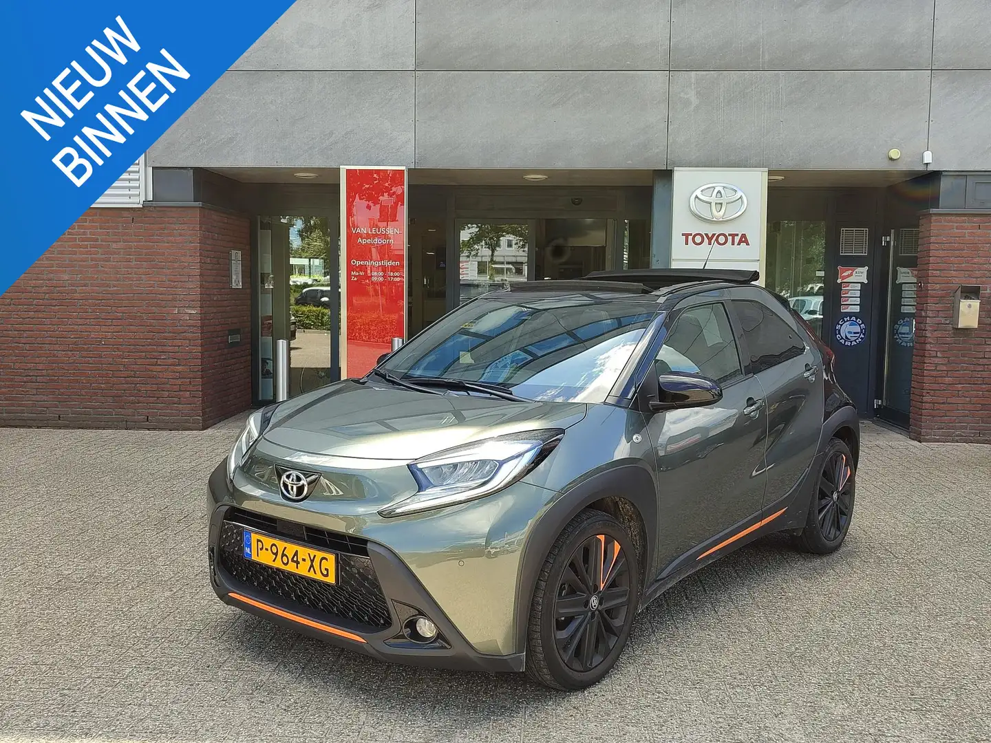 Toyota Aygo X 1.0 VVT-i MT LIMITED CABRIO STOELVERW PARK-SENSORE Verde - 1