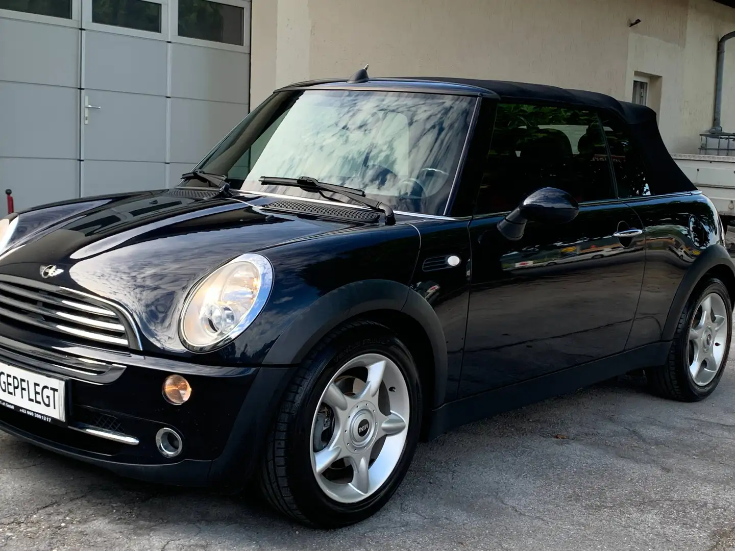 MINI Cooper Cabrio Cabrio – Fun und Lifestyle mit Top-Zustand und 12 Serviceeinträgen! Schwarz - 1