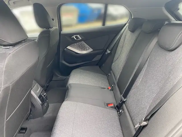 BMW 1 Series view 11