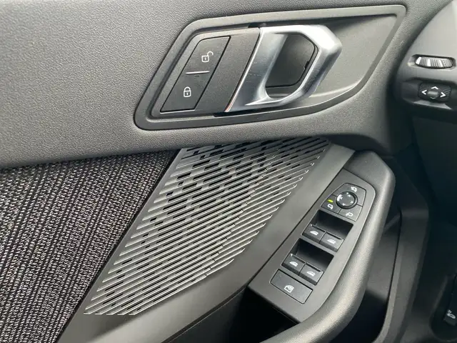 BMW 1 Series view 14