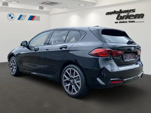 BMW 1 Series view 4
