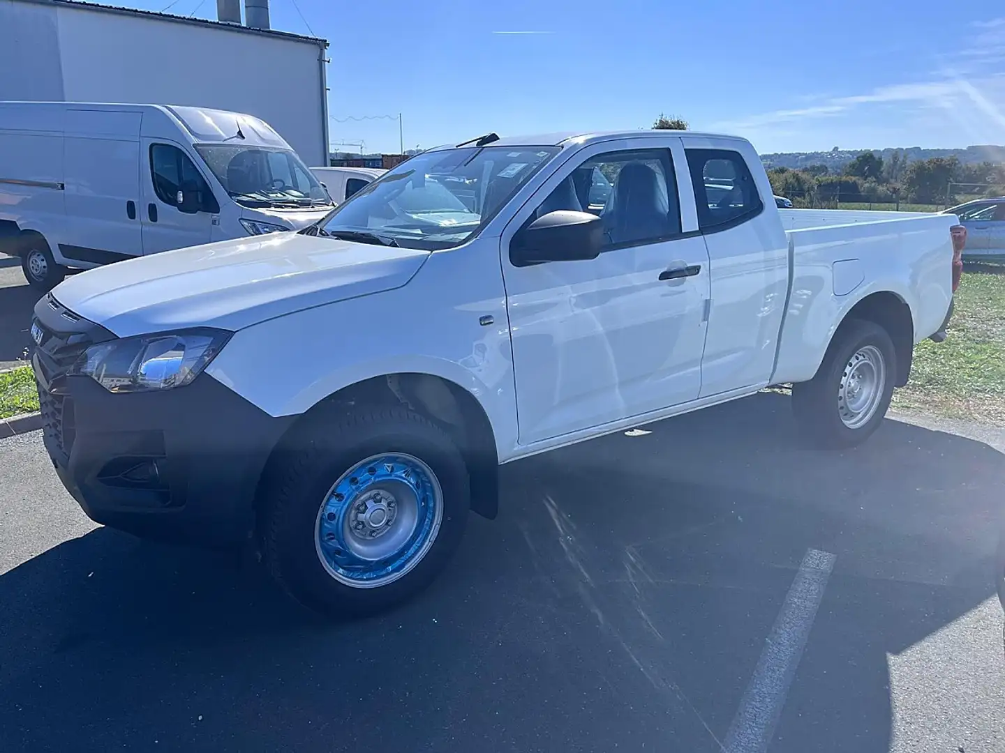 Isuzu D-Max D-MAX Space Cab L 4WD Aut. *Umbau auf 3-Sitzer ... Weiß - 1