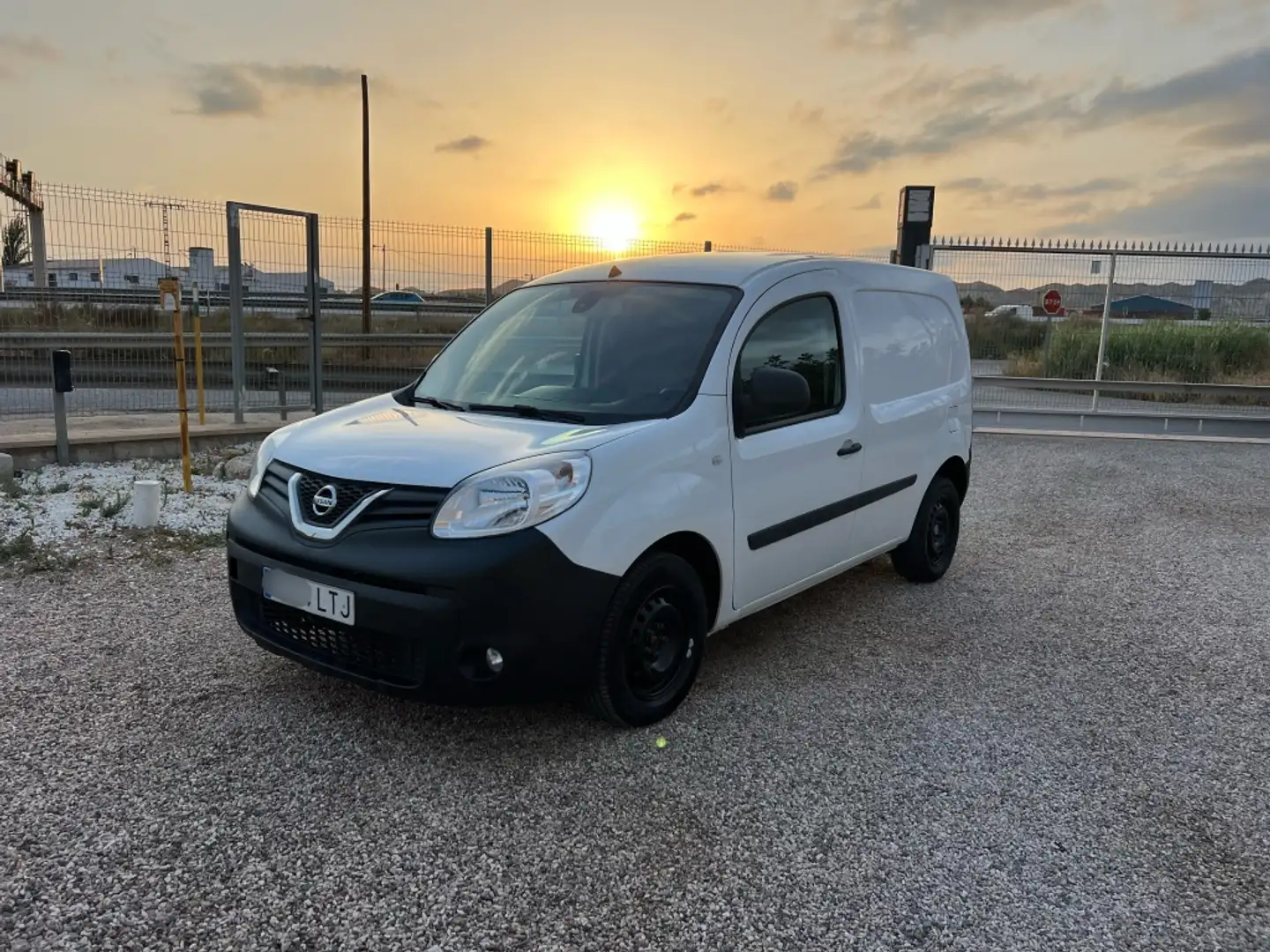 Nissan NV250 Furgón 1.5dCi Comfort L1H1 2pl. 95 Blanc - 1