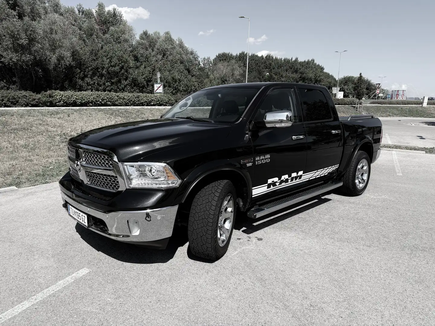 Dodge RAM RAM 1500 Crew Cab Short Bed ECODIESEL Schwarz - 1