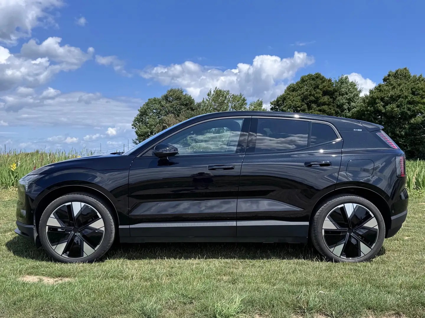 Volvo EX30 EX30 69 kWh RWD Single Motor Extended Range Ultra Noir - 2