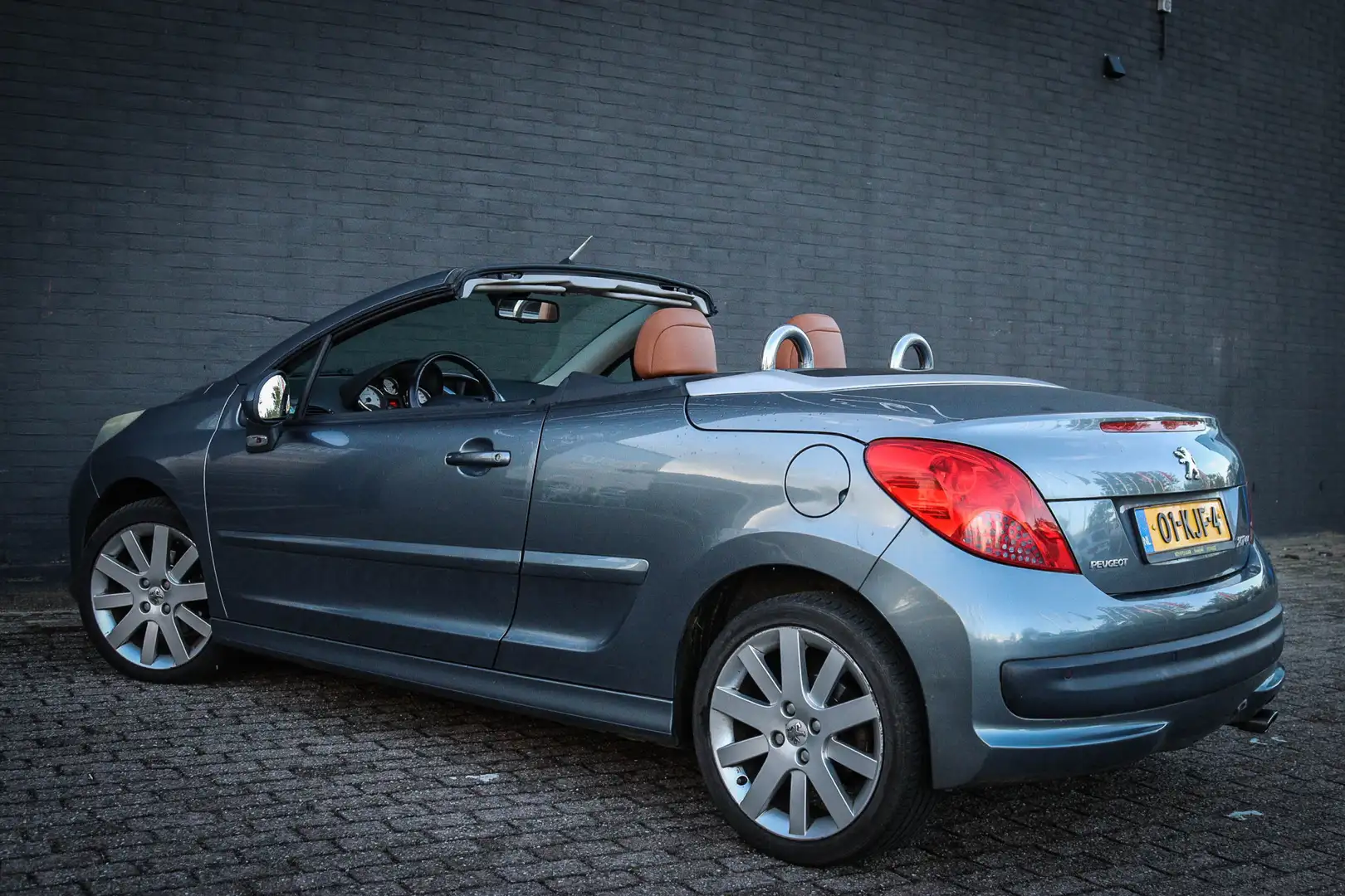 Peugeot 207 CC 1.6 VTi Net binnen; Jouw droomauto? Grijs - 2