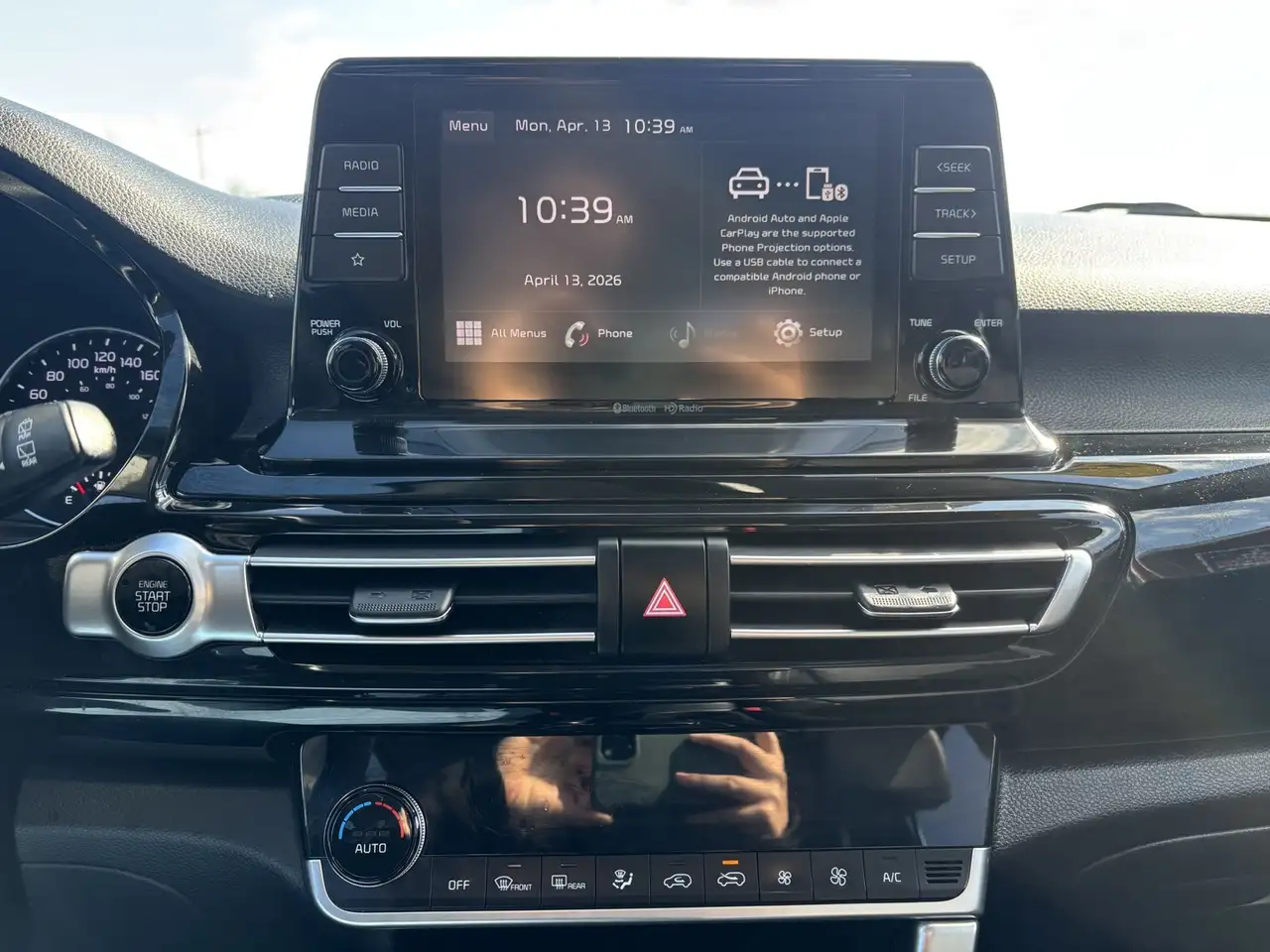 Kia Seltos снимка Kia Seltos
