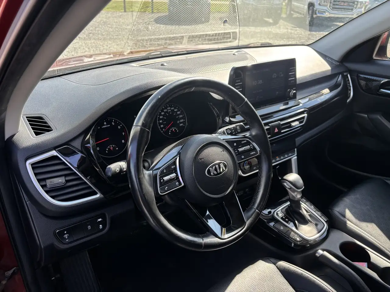 Kia Seltos снимка Kia Seltos