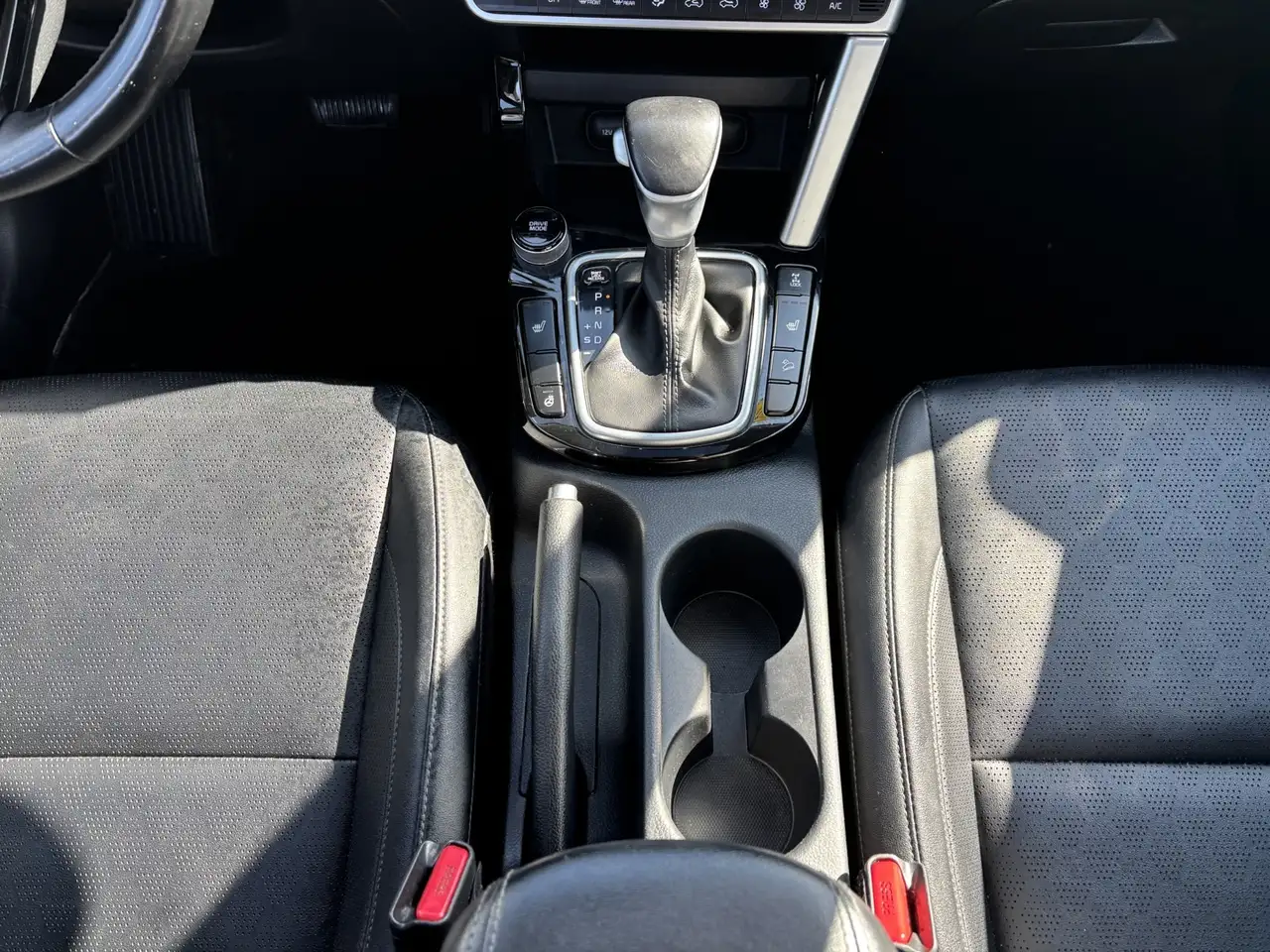 Kia Seltos снимка Kia Seltos