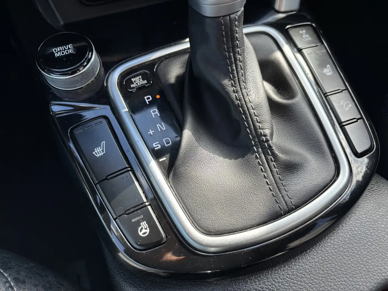 Kia Seltos снимка Kia Seltos