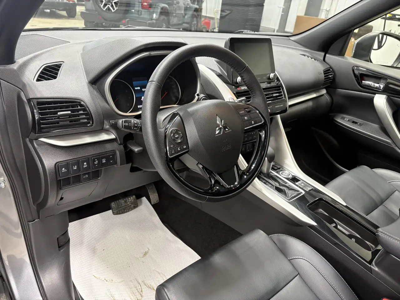 Mitsubishi Eclipse Cross снимка Mitsubishi Eclipse Cross