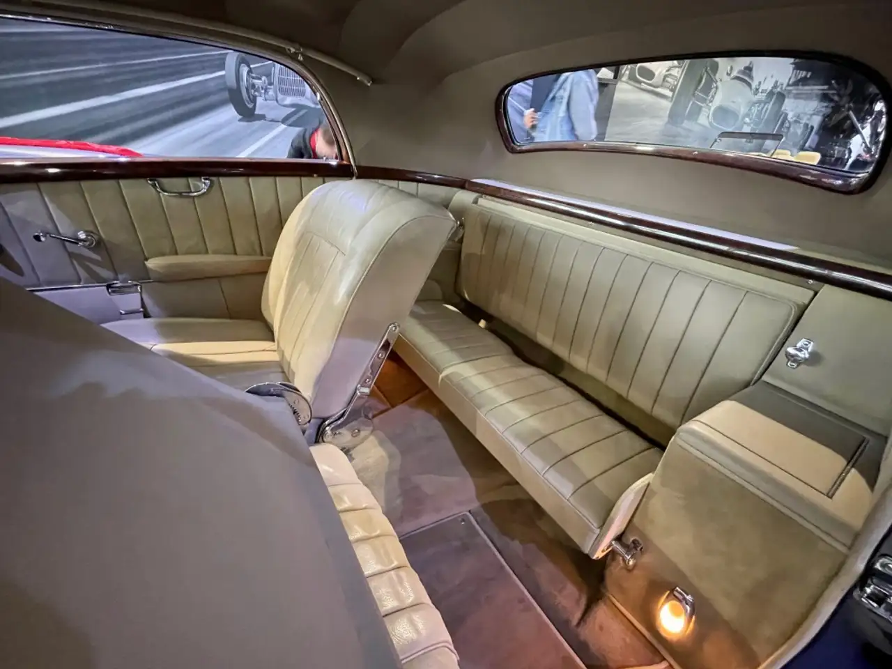 Mercedes-Benz 300 S Coupé (188), foto 8