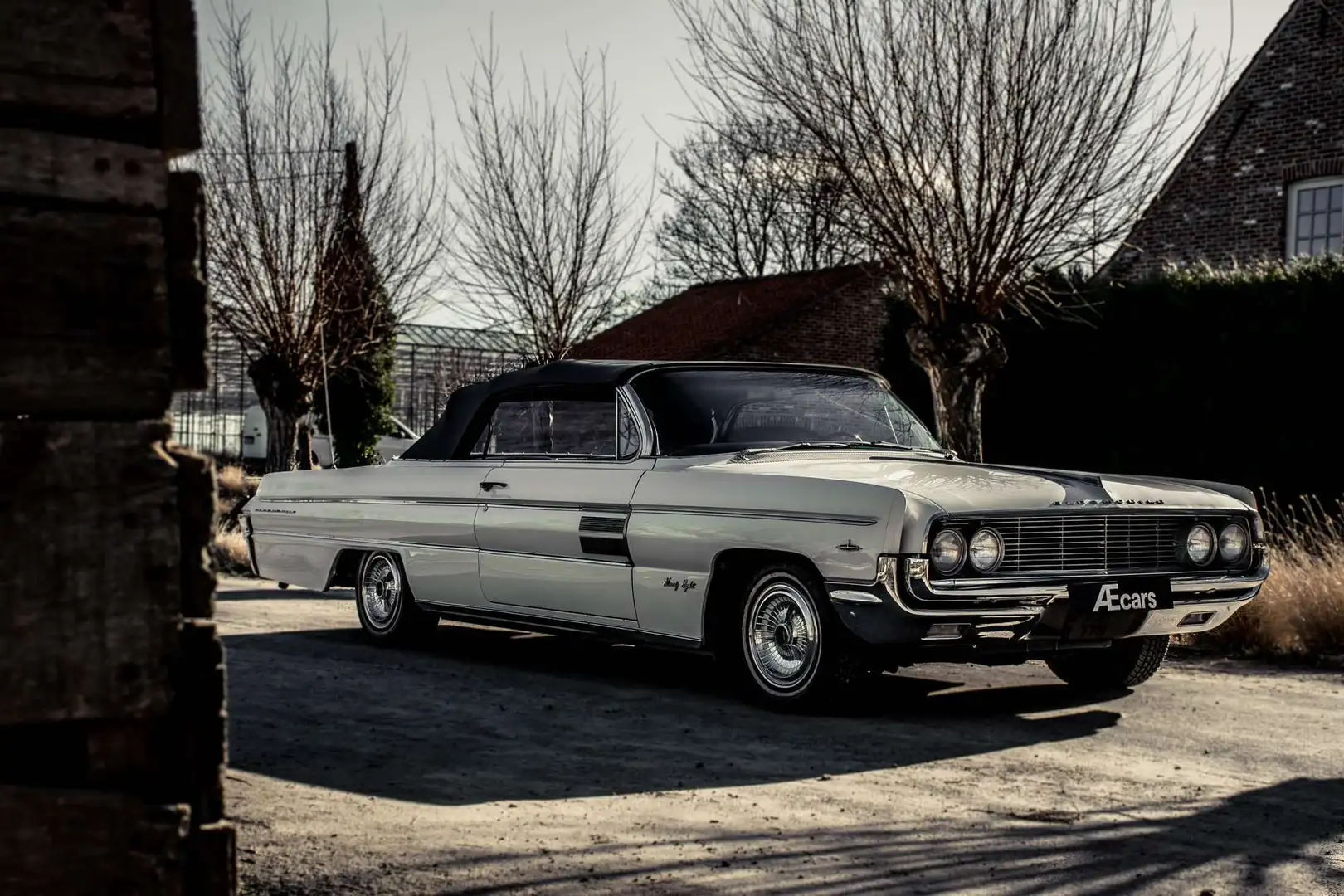 Oldsmobile *** V8 / CLASSIC 98 / NINETY EIGHT / RADIO *** Білий - 1