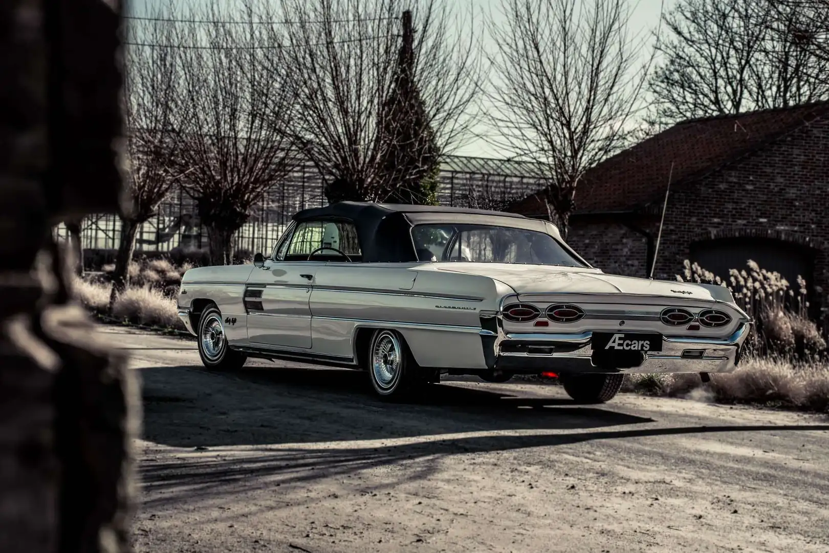 Oldsmobile *** V8 / CLASSIC 98 / NINETY EIGHT / RADIO *** Білий - 2