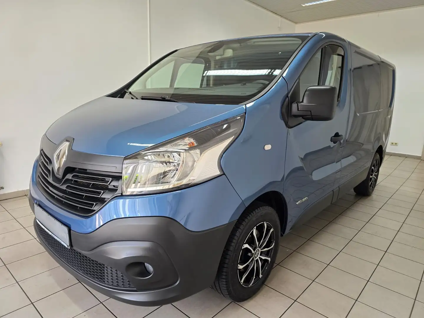 Renault Trafic Kasten L1H1 2,7t Klima Telefon Kamera 16" AHK Blau - 1