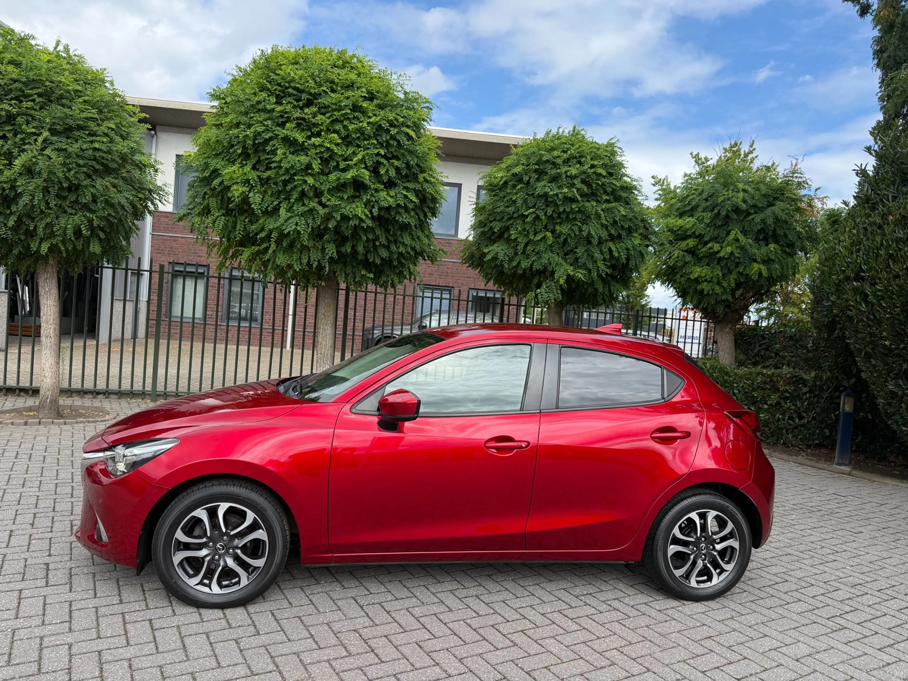 Mazda 2 1.5 Skyactiv-G, Clima, Navigatie, Cruise Control, — photo 2