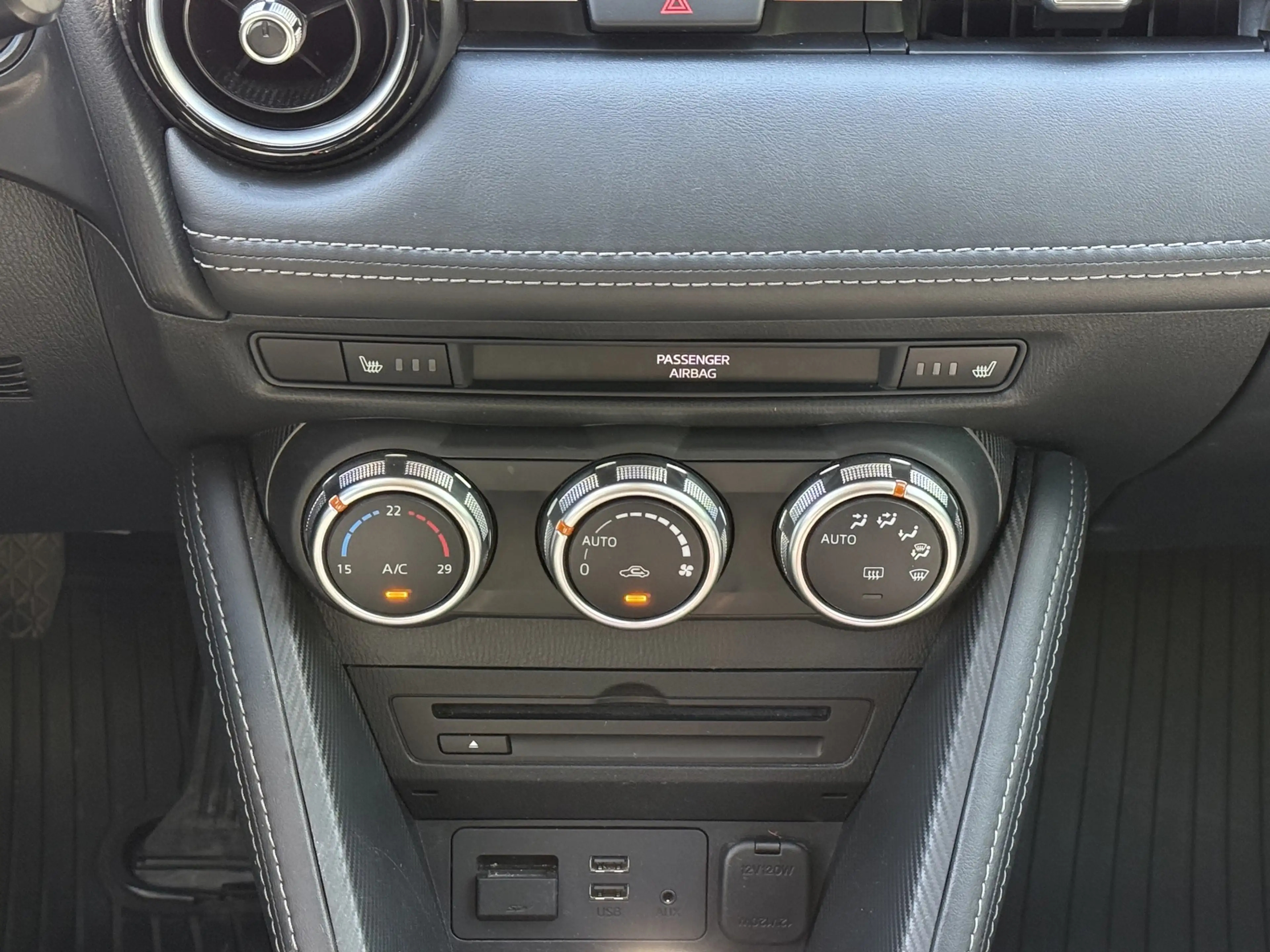 Mazda 2 1.5 Skyactiv-G, Clima, Navigatie, Cruise Control, — photo 13