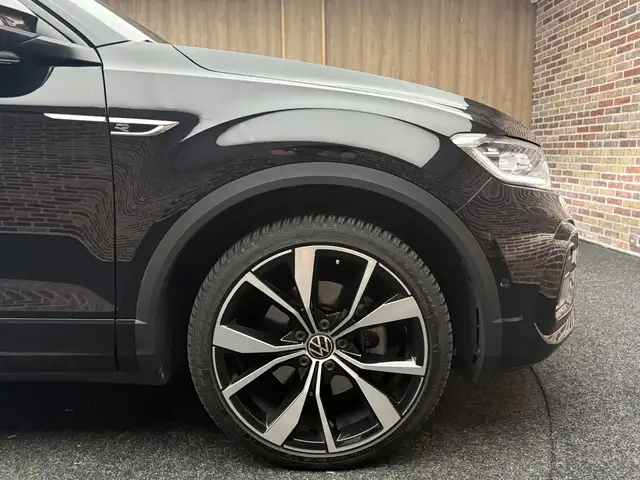 Volkswagen T-Roc view 8