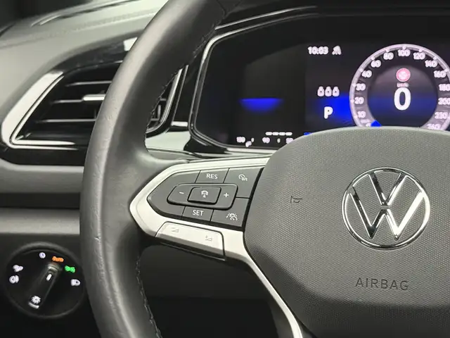 Volkswagen T-Roc view 10