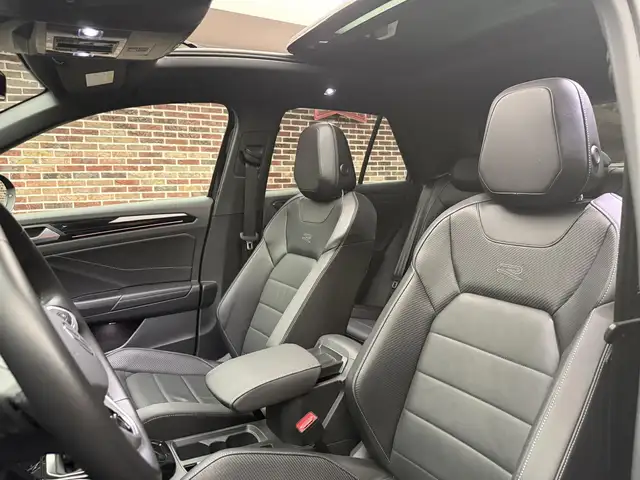 Volkswagen T-Roc view 14