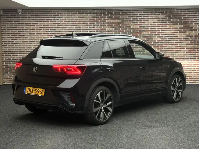 Volkswagen T-Roc view 2