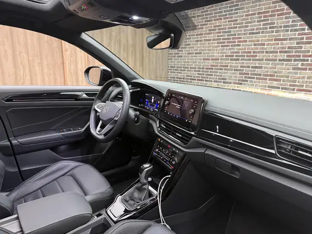 Volkswagen T-Roc view 15