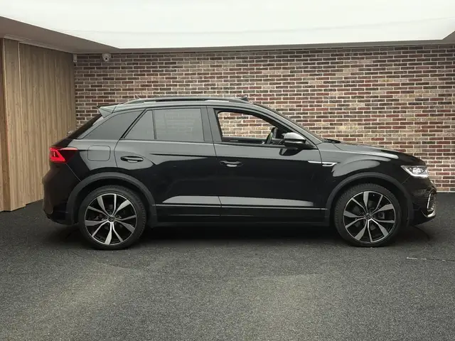 Volkswagen T-Roc view 4