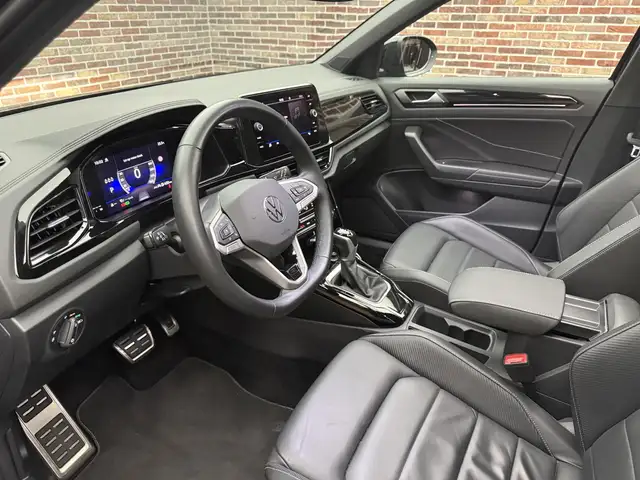 Volkswagen T-Roc view 13