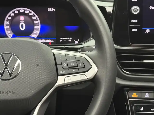 Volkswagen T-Roc view 11