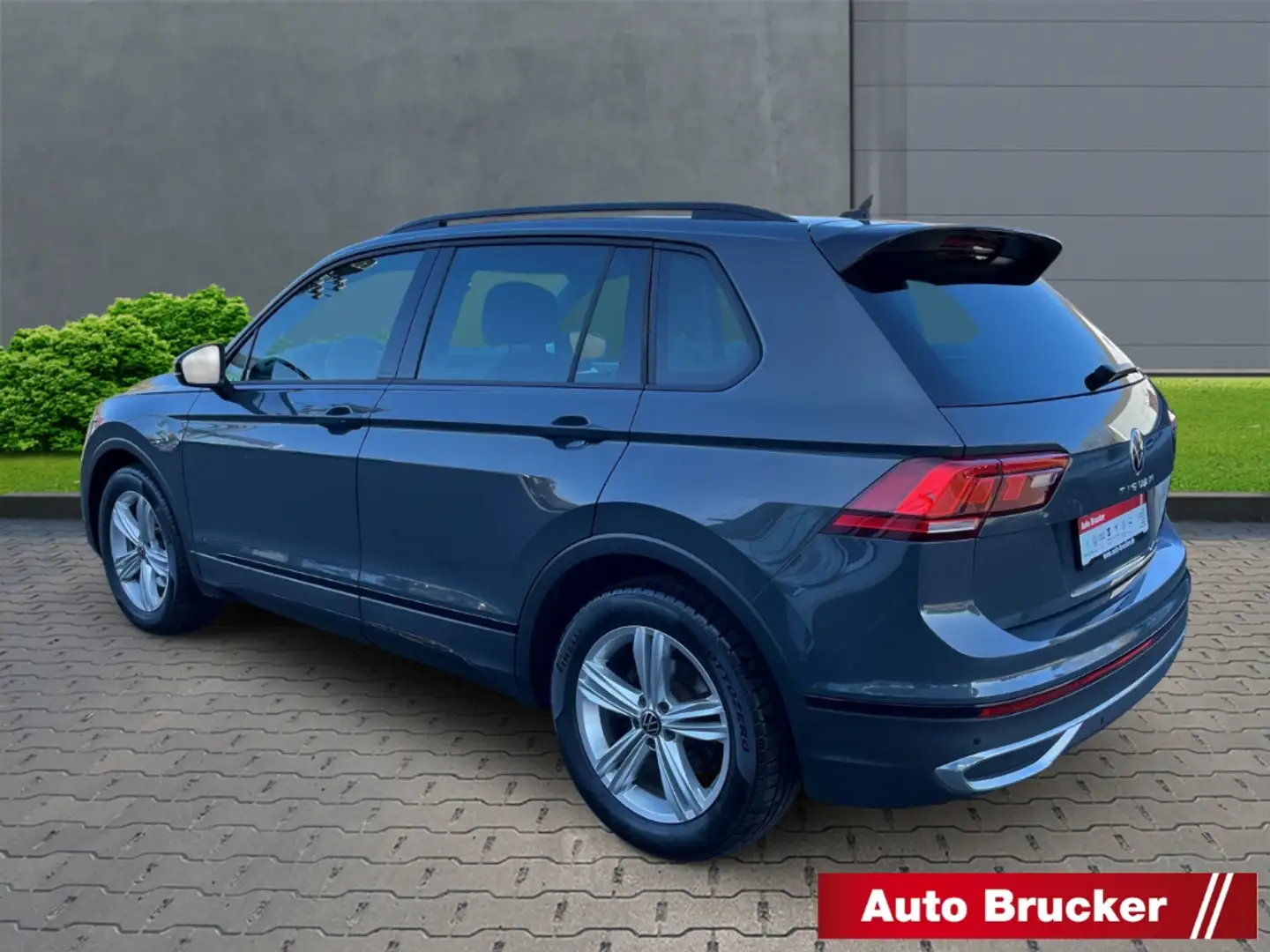 Volkswagen Tiguan Urban Sport 4Motion 2.0 TDI Allrad+AHK+LED+Panodac Gris - 2