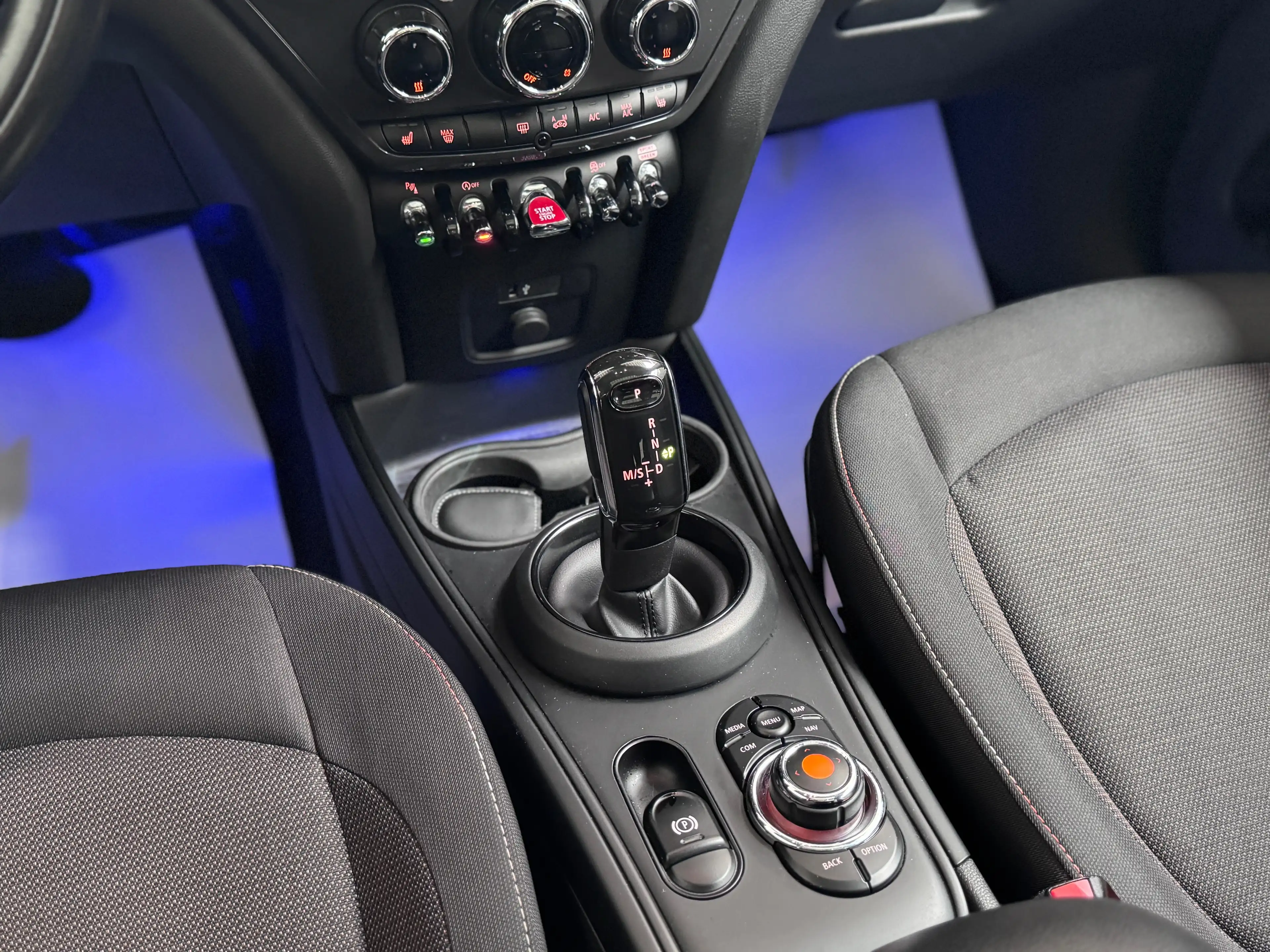 MINI Cooper D Countryman Cooper D All4*LED*Panorama*Navi*Kamera*Carplay*SHZ — photo 14
