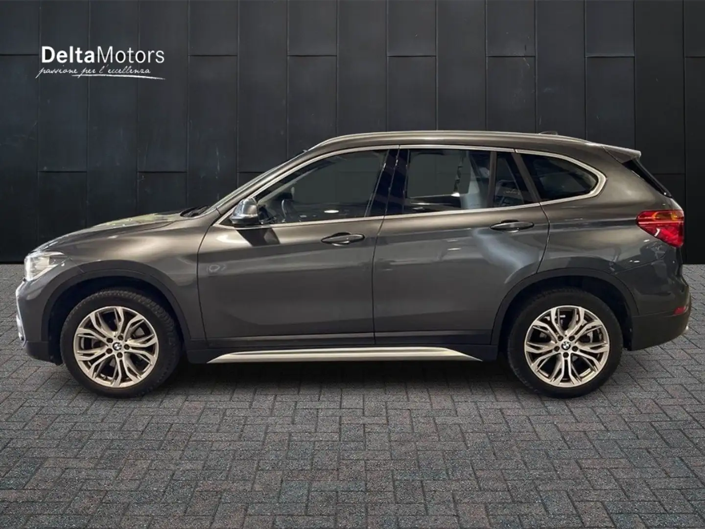 BMW X1 F48 - X1 sdrive18d xLine auto Grau - 2