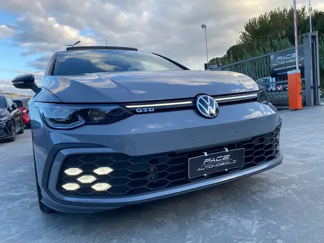 Volkswagen Golf view 4