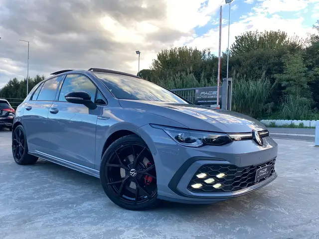 Volkswagen Golf view 3