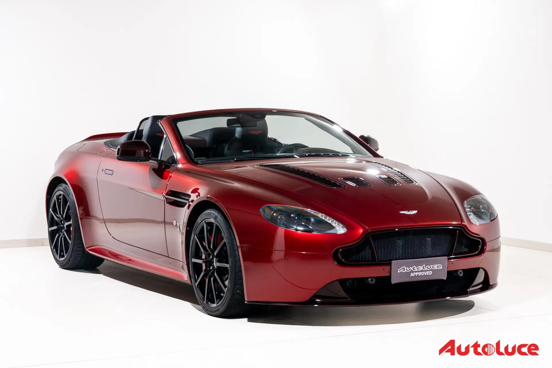 애스턴마틴 밴티지 2015 버건디 사진 3