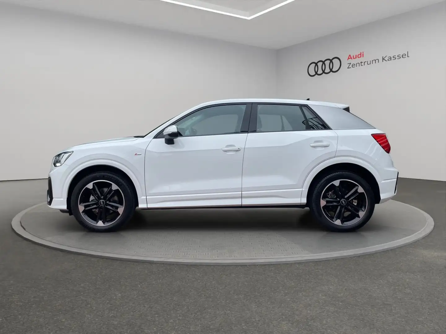 Audi Q2 35 TFSI S line LED virtual Co. Klima Carplay Weiß - 2