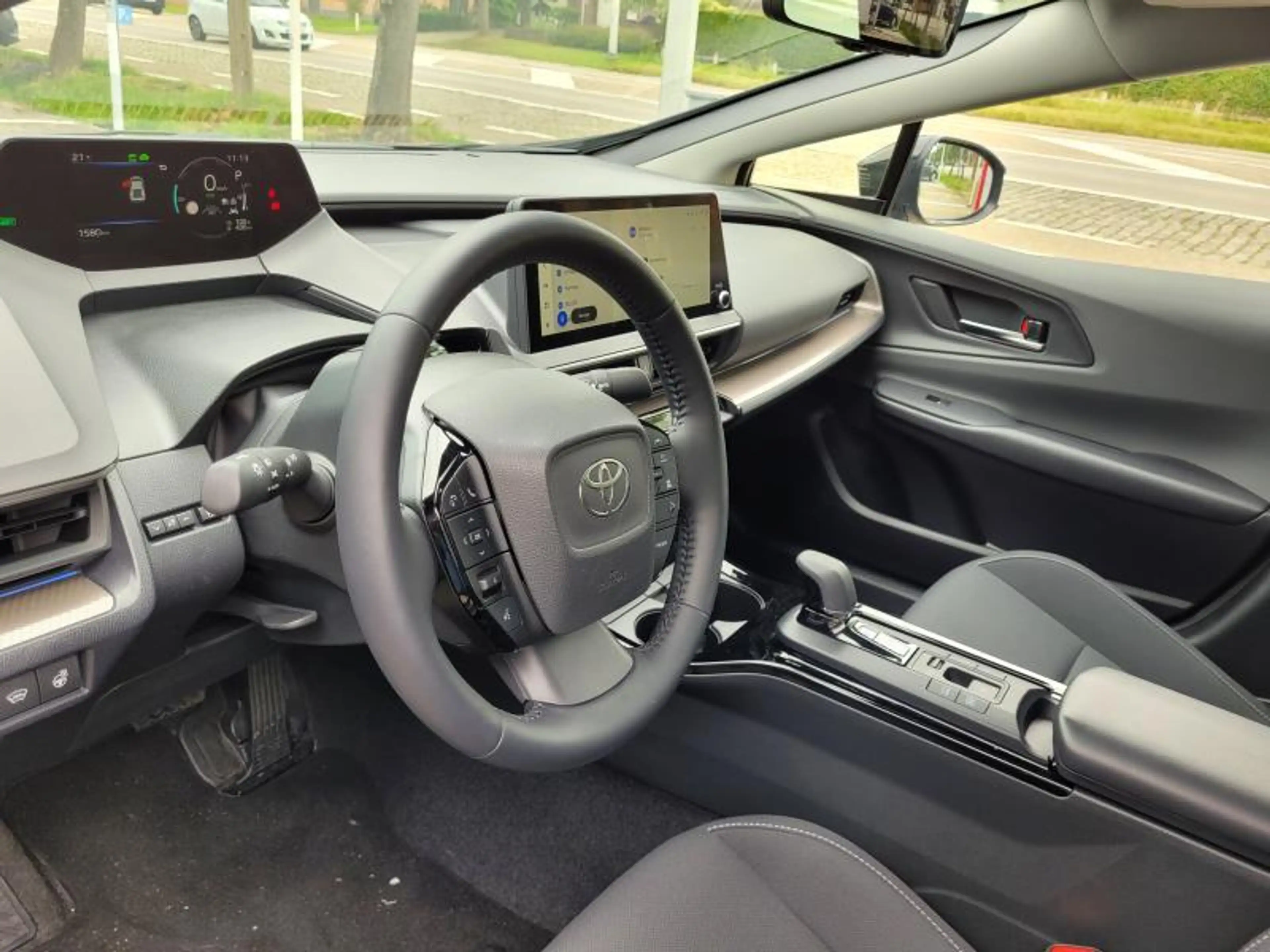 Toyota Prius Plug In Premium DEMO Wagen - niet ingeschreven — photo 5