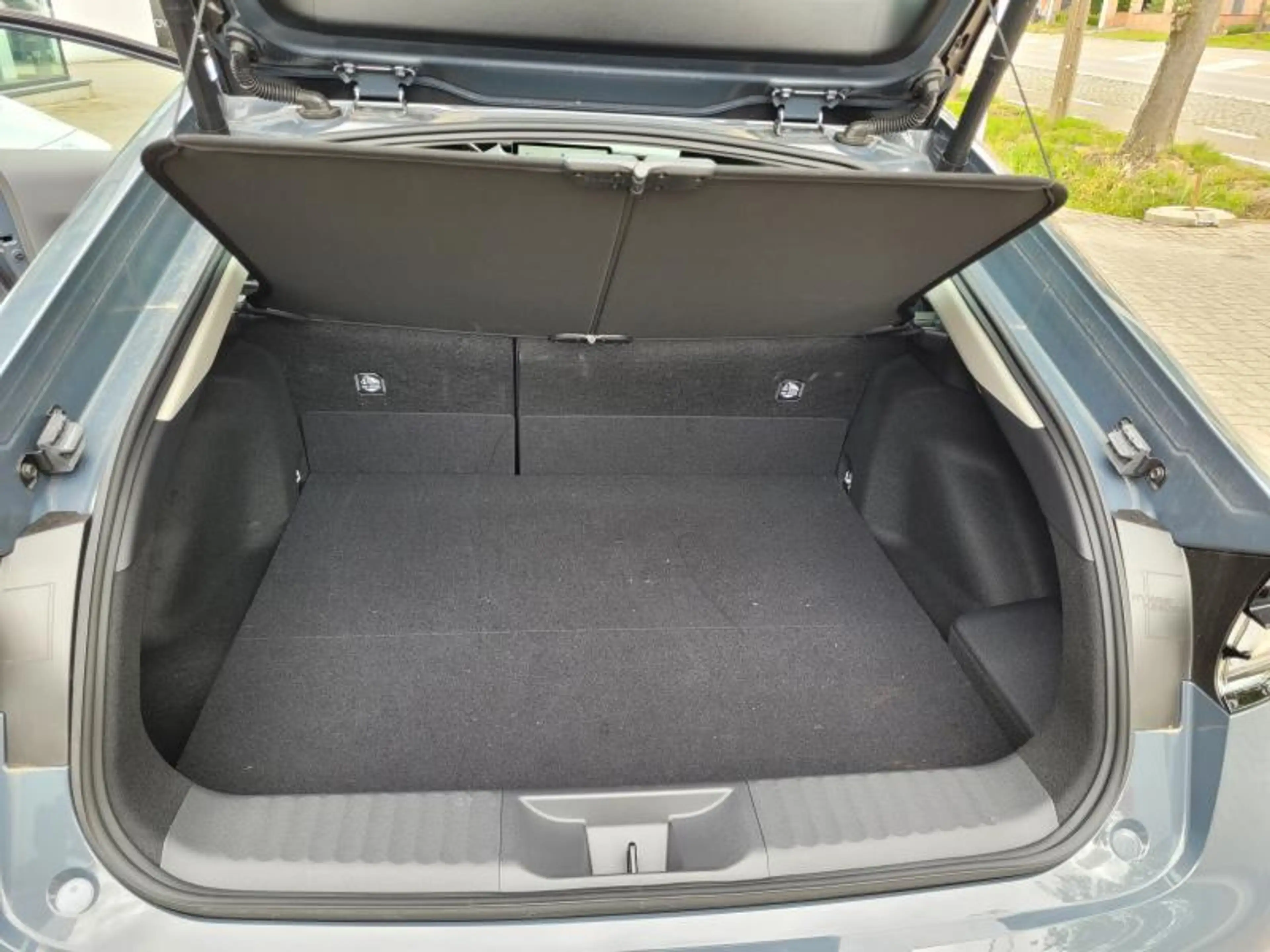 Toyota Prius Plug In Premium DEMO Wagen - niet ingeschreven — photo 8