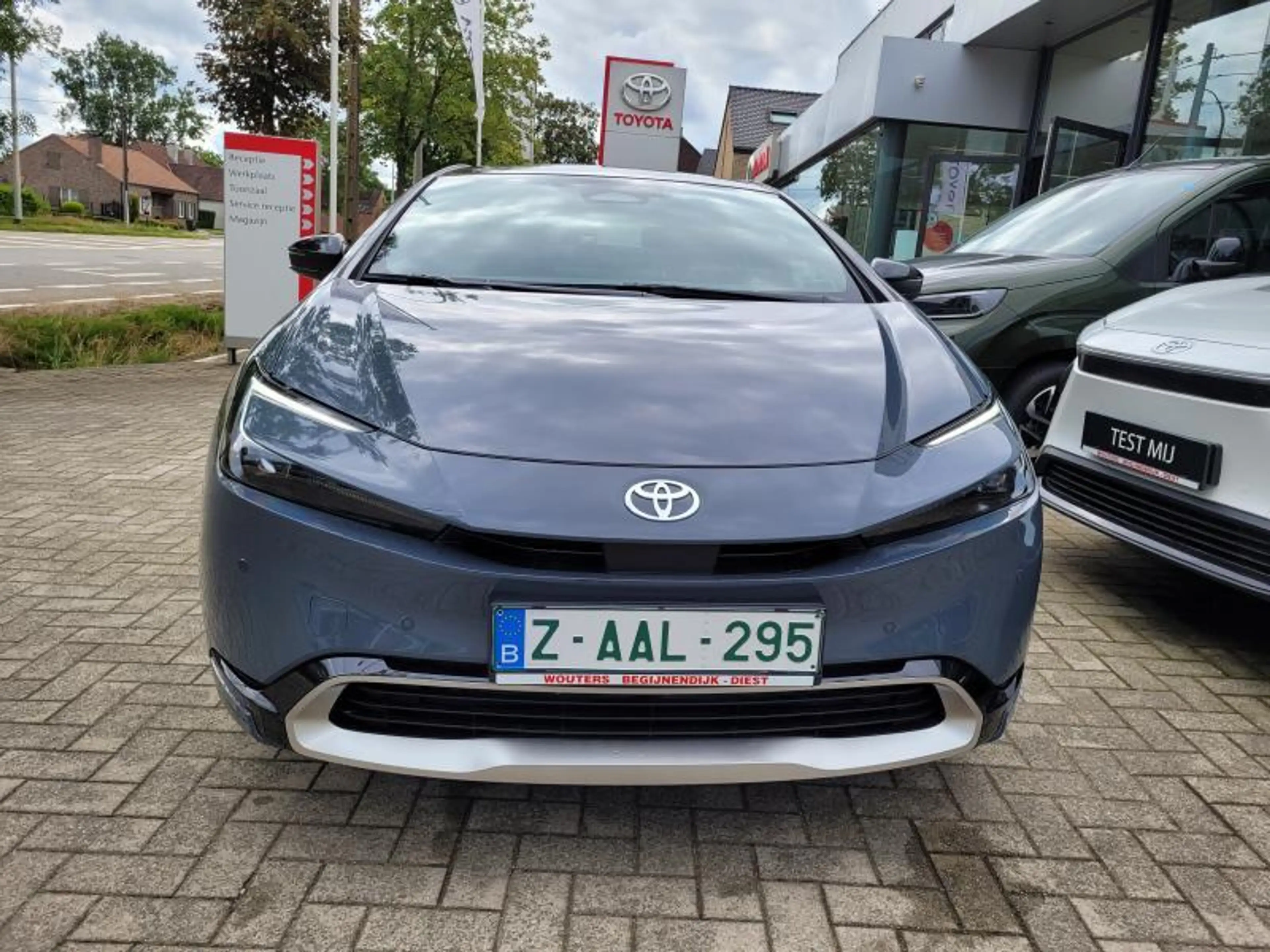 Toyota Prius Plug In Premium DEMO Wagen - niet ingeschreven — photo 4
