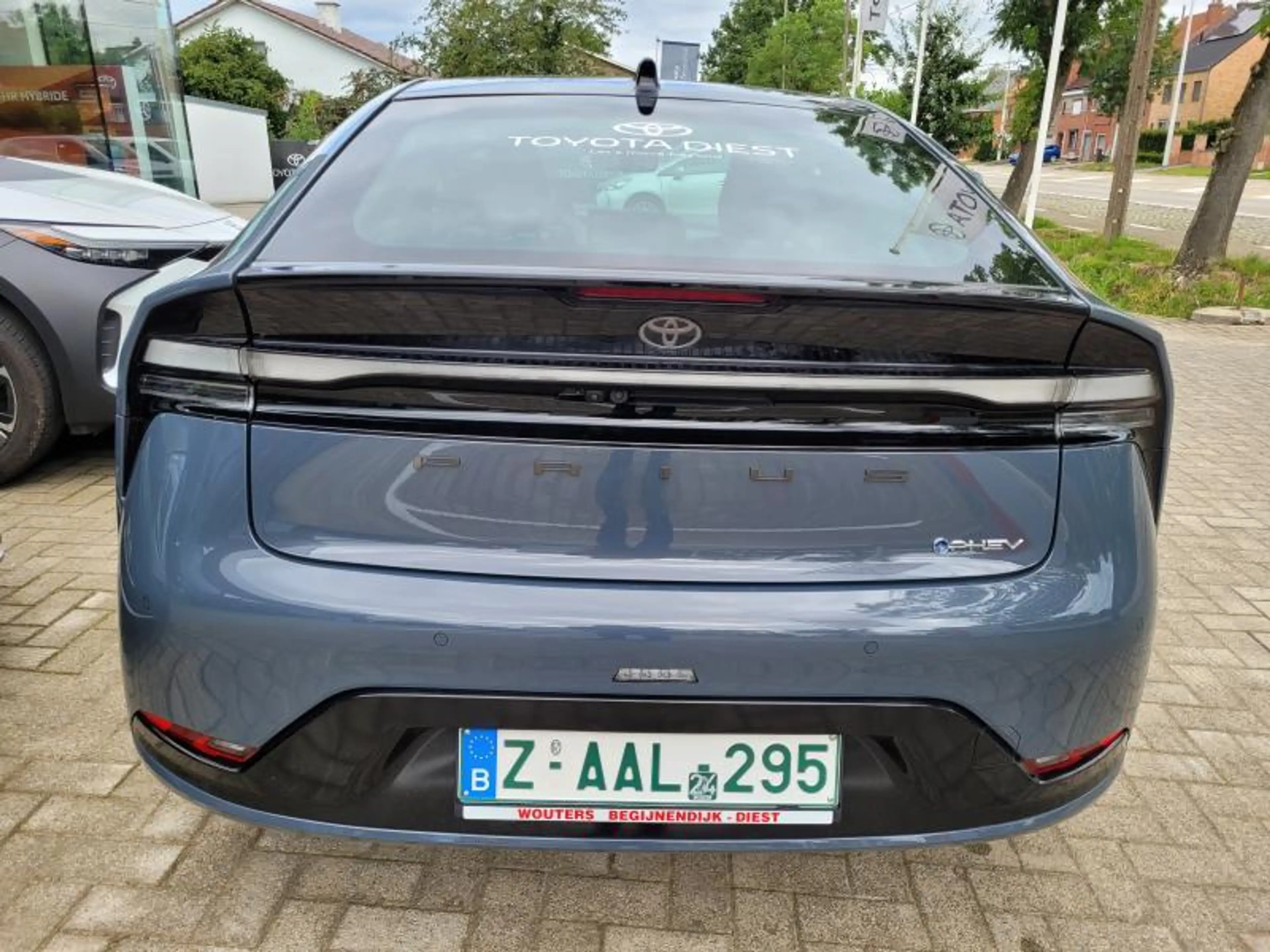 Toyota Prius Plug In Premium DEMO Wagen - niet ingeschreven — photo 3