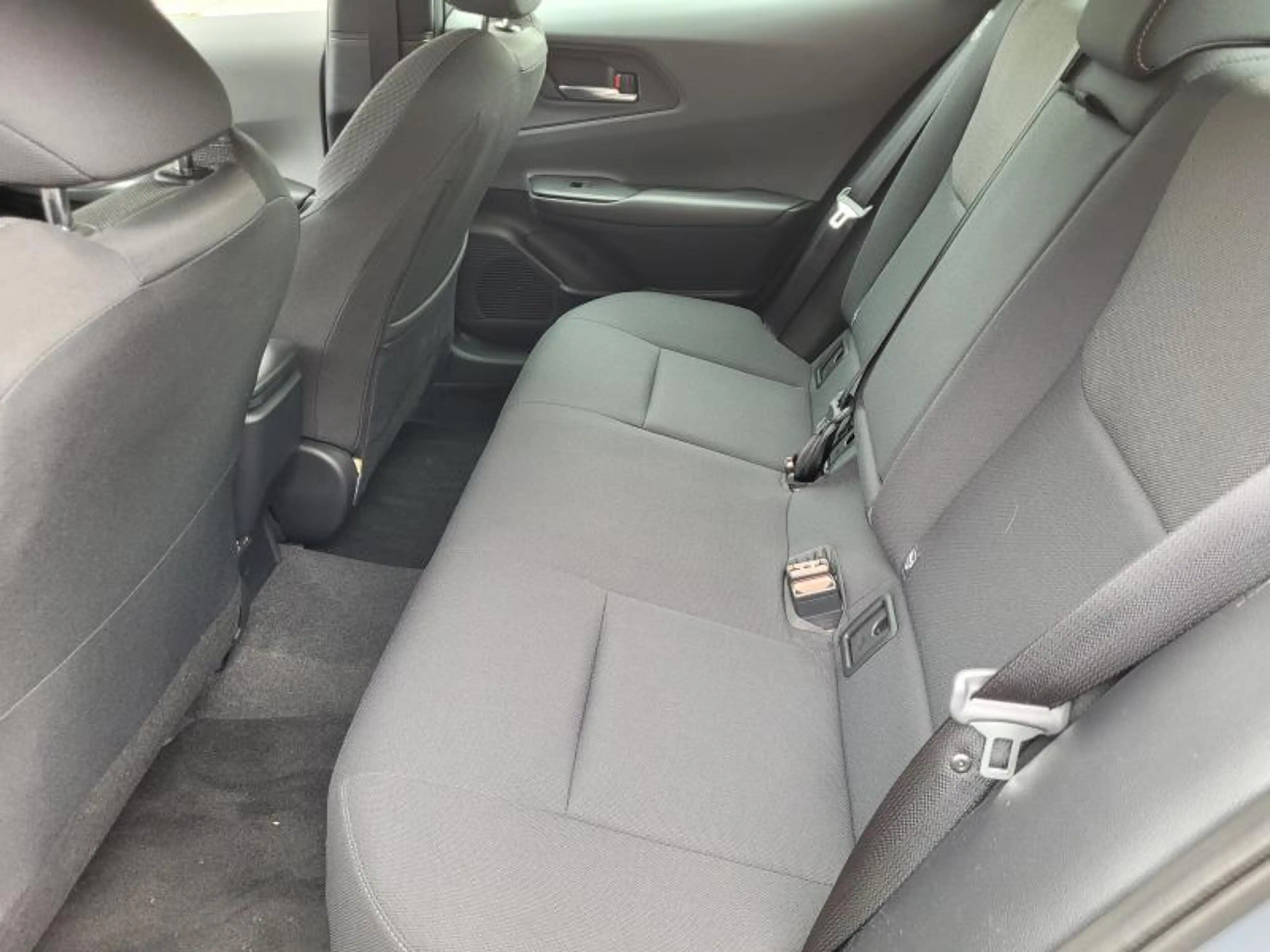 Toyota Prius Plug In Premium DEMO Wagen - niet ingeschreven — photo 7